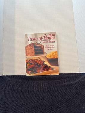 2006 Taste of Home Annual Recipes Hardcover Cookbook